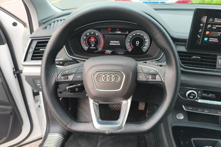 Used Audi Q5L 2023 40T Fashionable and Dynamic Edition Steering Wheel