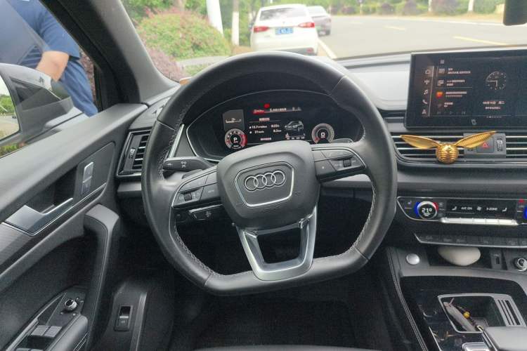 Used Audi Q5L 2023 40T Luxury Dynamic Model Steering Wheel