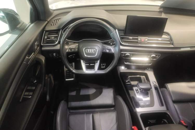 Used Audi Q5L 2023 40T Luxury Dynamic Model Steering Wheel