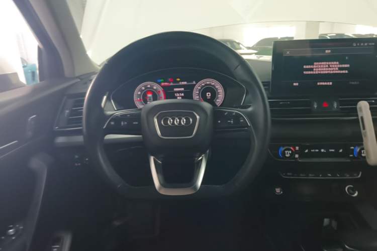 Used Audi Q5L 2023 40T Fashionable and Dynamic Edition Steering Wheel