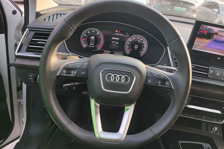 Used Audi Q5L 2023 40T Fashionable and Dynamic Edition Steering Wheel