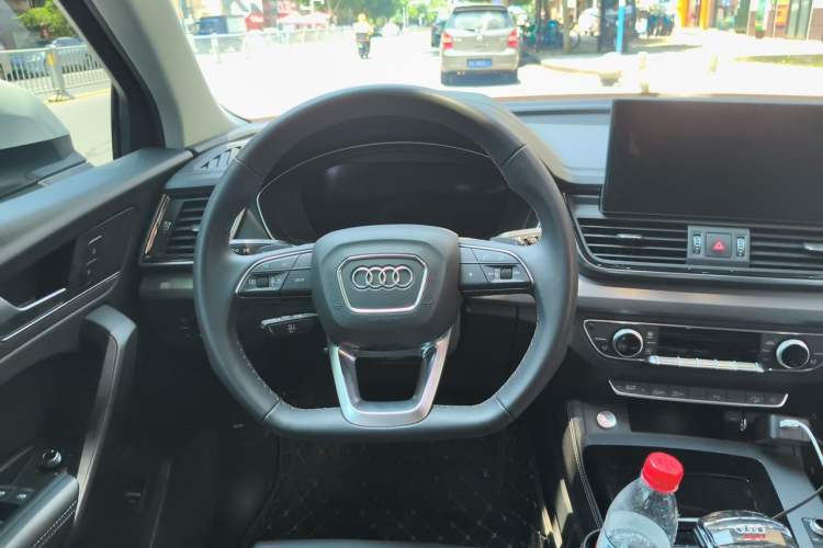 Used Audi Q5L 2023 40T Fashionable and Dynamic Edition Steering Wheel