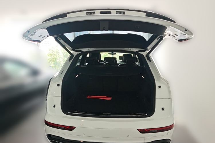 Used Audi Q5L 2023 40T Luxury Dynamic Model Trunk