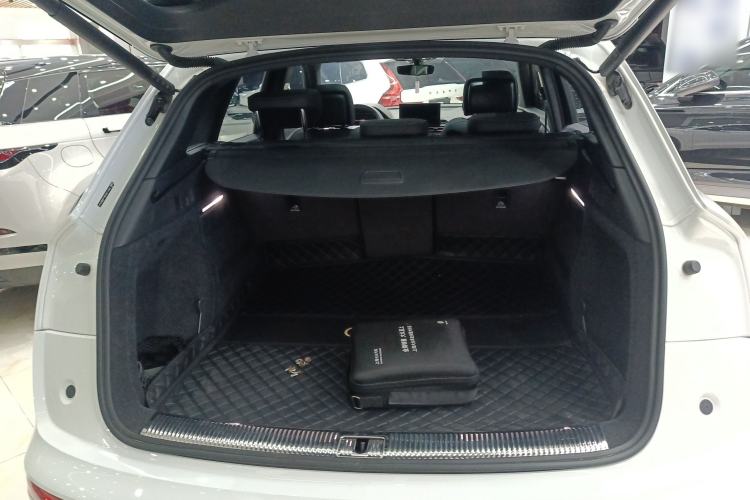 Used Audi Q5L 2023 40T Luxury Dynamic Model Trunk
