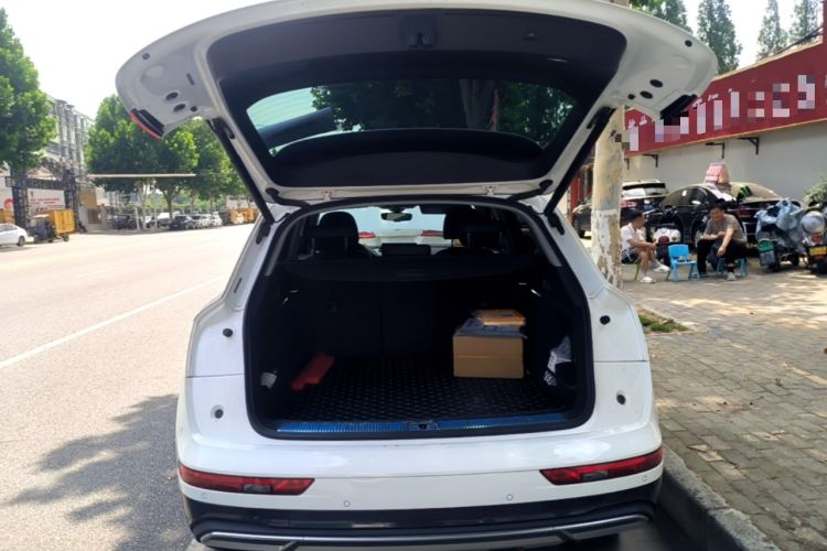 Used Audi Q5L 2023 40T Fashionable and Elegant Version Trunk