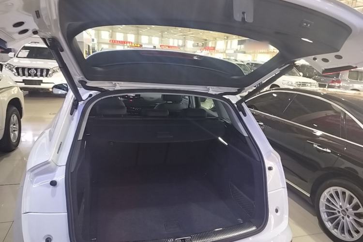 Used Audi Q5L 2023 40T Luxury Elegant Model Trunk
