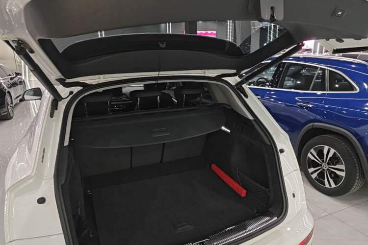 Used Audi Q5L 2023 40T Fashionable and Elegant Version Trunk