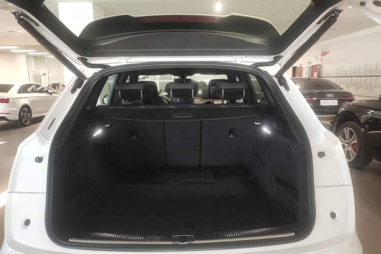 Used Audi Q5L 2023 40T Luxury Dynamic Model Trunk