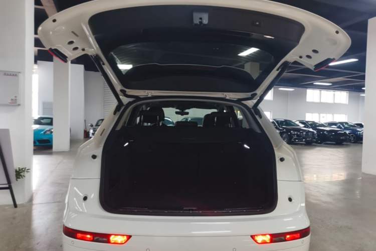 Used Audi Q5L 2023 40T Fashionable and Dynamic Edition Trunk