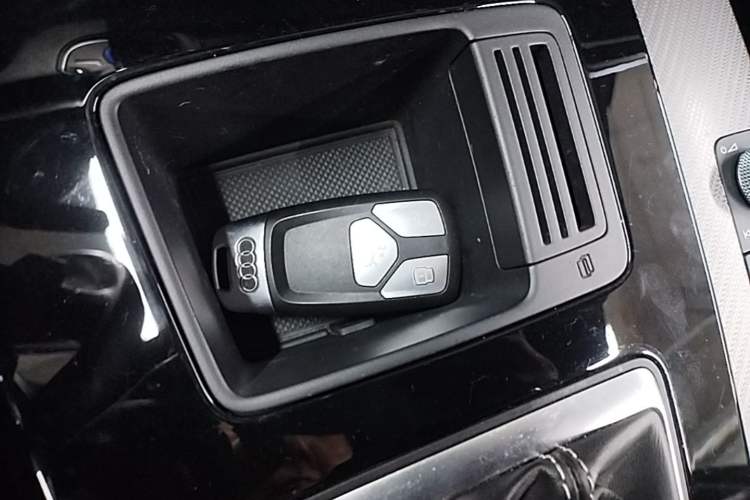 Used Audi Q5L 2023 40T Luxury Dynamic Model Vehicle Key