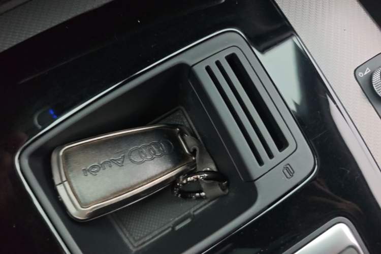 Used Audi Q5L 2023 40T Luxury Dynamic Model Vehicle Key