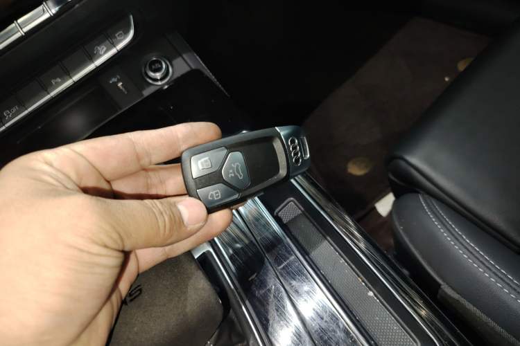 Used Audi Q5L 2023 40T Luxury Dynamic Model Vehicle Key
