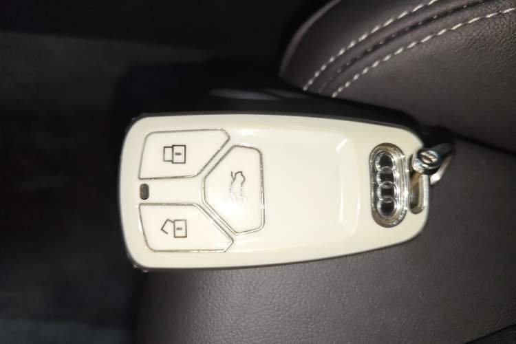 Used Audi Q5L 2023 40T Luxury Dynamic Model Vehicle Key
