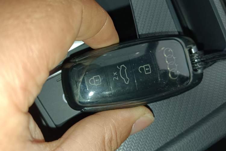 Used Audi Q5L 2023 40T Luxury Dynamic Model Vehicle Key