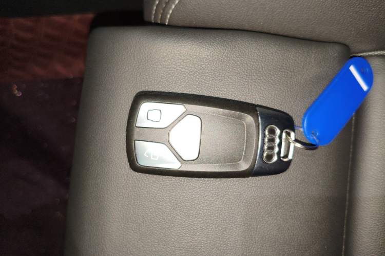 Used Audi Q5L 2023 40T Luxury Dynamic Model Vehicle Key