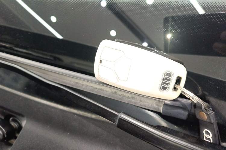 Used Audi Q5L 2023 40T Luxury Dynamic Model Vehicle Key