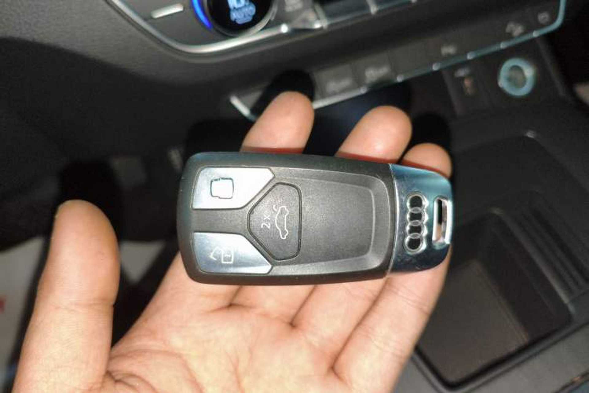 Used Audi Q5L 2023 40T Fashionable and Elegant Version Vehicle Key