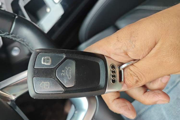 Used Audi Q5L 2023 40T Luxury Dynamic Model Vehicle Key