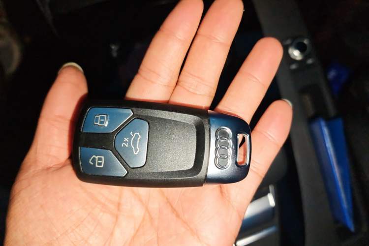 Used Audi Q5L 2023 40T Luxury Dynamic Model Vehicle Key