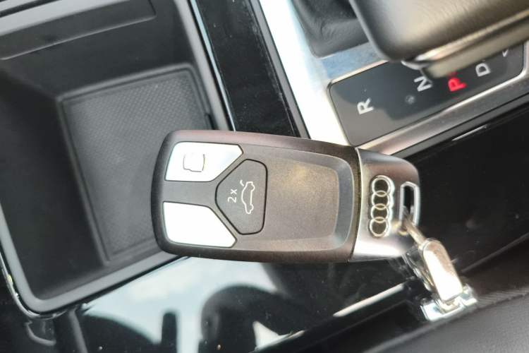 Used Audi Q5L 2023 40T Fashionable and Dynamic Edition Vehicle Key