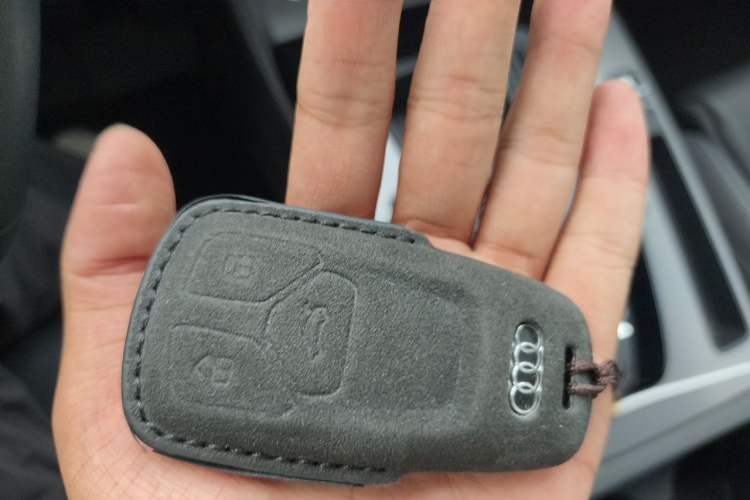 Used Audi Q5L 2023 40T Luxury Dynamic Model Vehicle Key