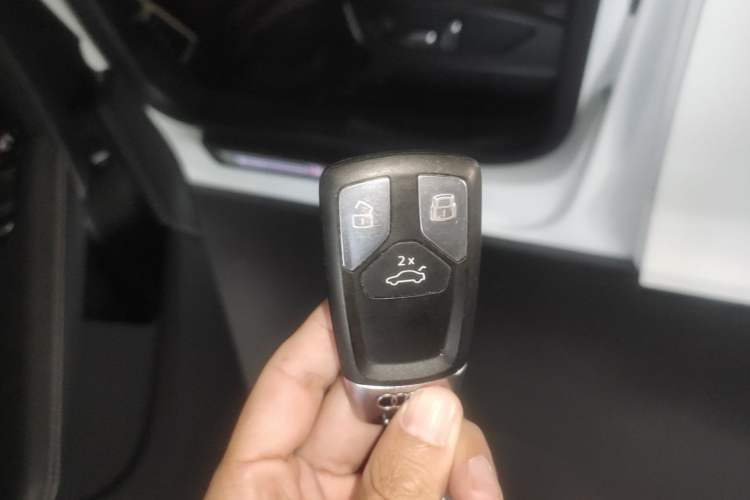 Used Audi Q5L 2023 40T Luxury Dynamic Model Vehicle Key