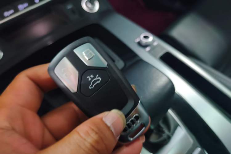 Used Audi Q5L 2023 40T Fashionable and Dynamic Edition Vehicle Key