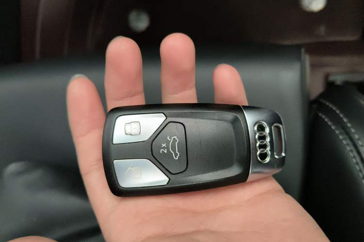 Used Audi Q5L 2023 40T Fashionable and Dynamic Edition Vehicle Key