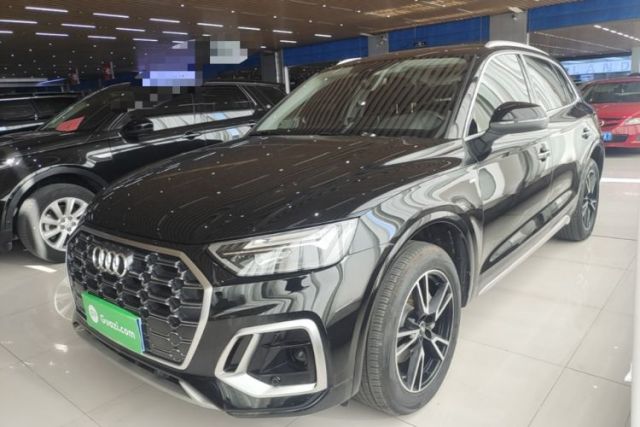 Audi Q5L 2024 40 TFSI Fashion Dynamic Model مستعملة