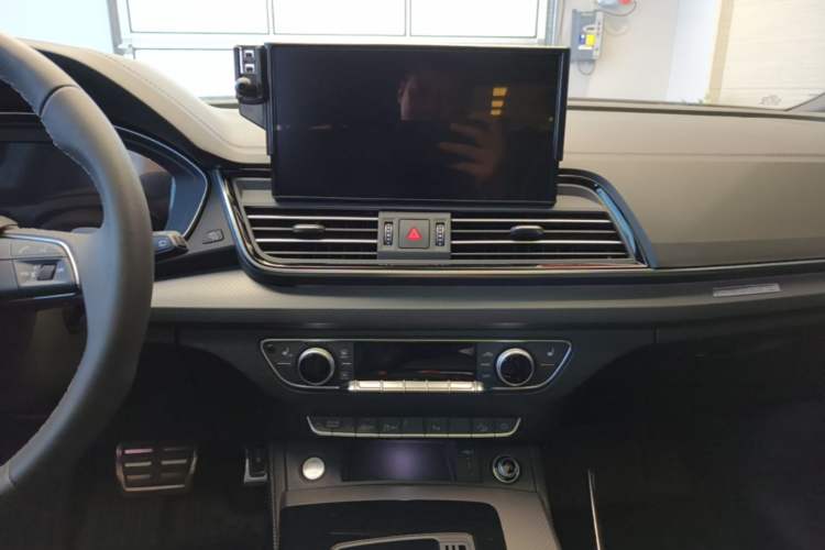 Used Audi Q5L 2024 40 TFSI Luxury Dynamic Edition Audio And AC Panel