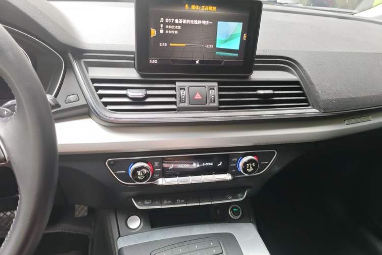 Used Audi Q5L 2024 40 TFSI Luxury Dynamic Edition Audio And AC Panel