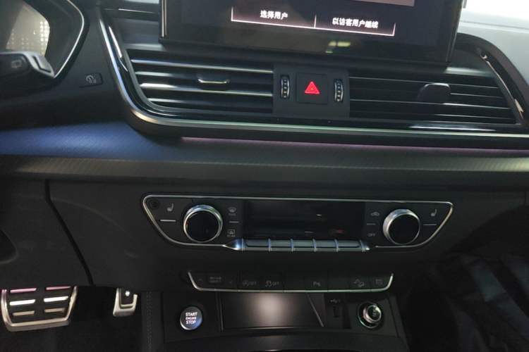 Used Audi Q5L 2024 40 TFSI Luxury Dynamic Edition Audio And AC Panel