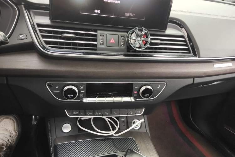 Used Audi Q5L 2024 45 TFSI Prestige Dynamic Edition Audio And AC Panel