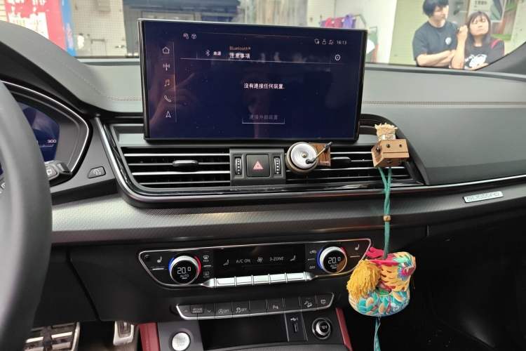 Used Audi Q5L 2024 40 TFSI Luxury Dynamic Edition Audio And AC Panel