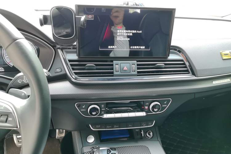Used Audi Q5L 2024 40 TFSI Luxury Dynamic Edition Audio And AC Panel