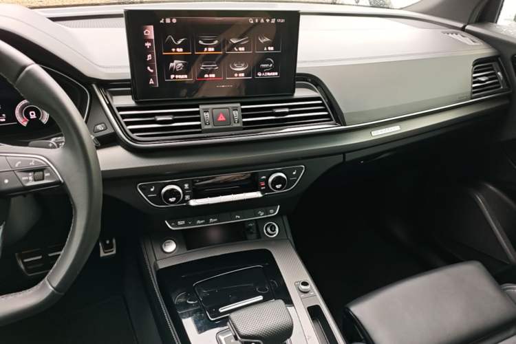 Used Audi Q5L 2024 40 TFSI Luxury Dynamic Edition Audio And AC Panel