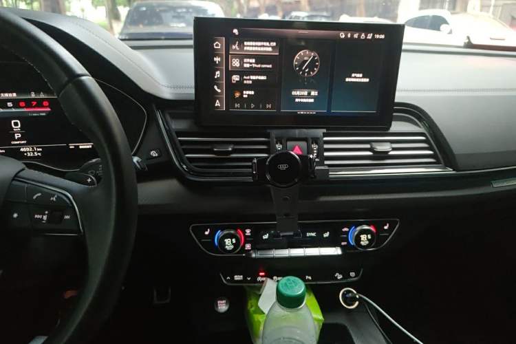 Used Audi Q5L 2024 40 TFSI Luxury Dynamic Edition Audio And AC Panel