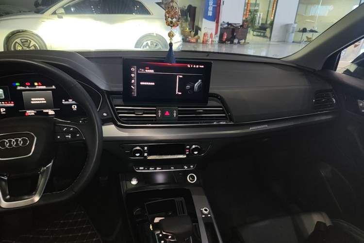 Used Audi Q5L 2024 40 TFSI Fashion Dynamic Model Audio And AC Panel