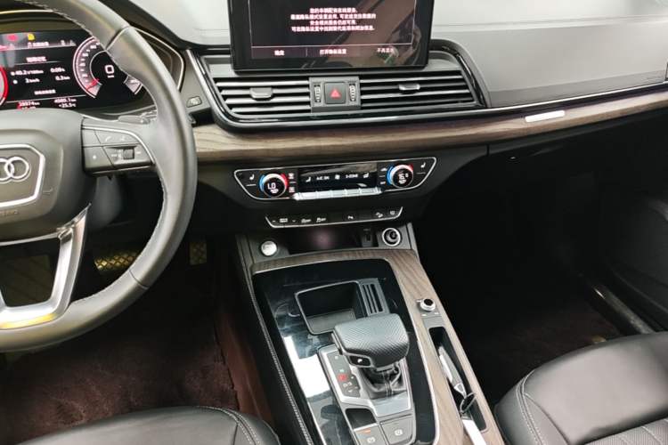 Used Audi Q5L 2024 40 TFSI Luxury Prestige Edition Audio And AC Panel