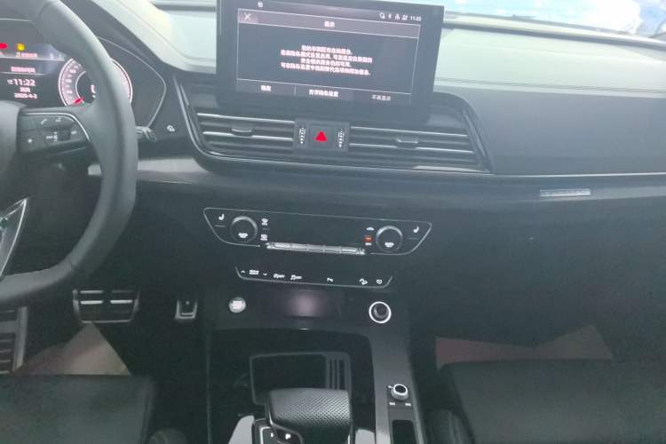 Used Audi Q5L 2024 40 TFSI Luxury Dynamic Edition Audio And AC Panel