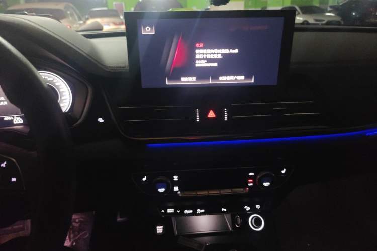 Used Audi Q5L 2024 40 TFSI Luxury Dynamic Edition Audio And AC Panel