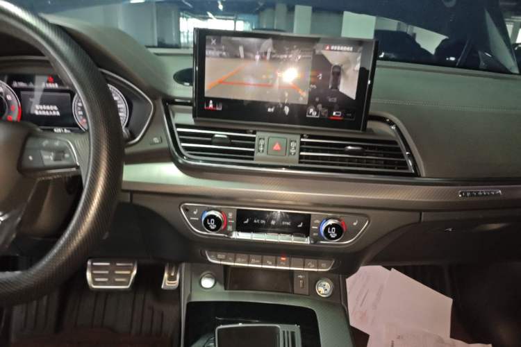 Used Audi Q5L 2024 45 TFSI Luxury Dynamic Model Audio And AC Panel