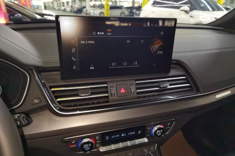 Used Audi Q5L 2024 40 TFSI Luxury Dynamic Edition Audio And AC Panel