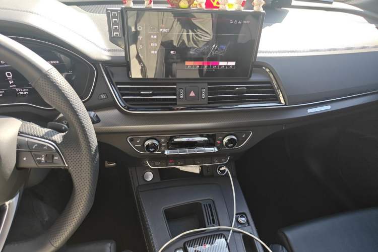 Used Audi Q5L 2024 40 TFSI Luxury Dynamic Edition Audio And AC Panel