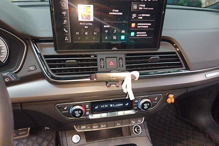 Used Audi Q5L 2024 40 TFSI Luxury Dynamic Edition Audio And AC Panel
