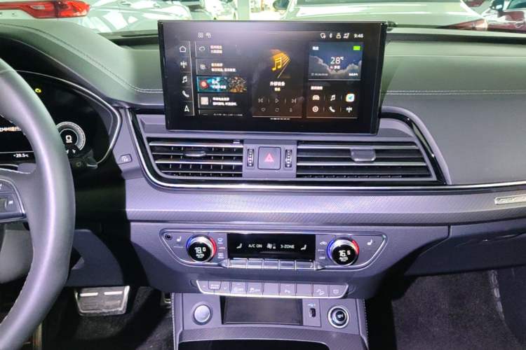 Used Audi Q5L 2024 40 TFSI Luxury Dynamic Edition Audio And AC Panel