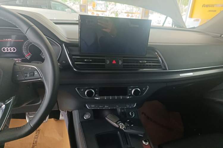 Used Audi Q5L 2024 40 TFSI Luxury Dynamic Edition Audio And AC Panel