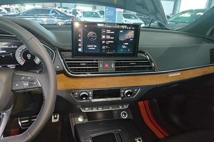 Used Audi Q5L 2024 40 TFSI Luxury Dynamic Edition Audio And AC Panel