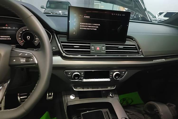 Used Audi Q5L 2024 40 TFSI Luxury Dynamic Edition Audio And AC Panel