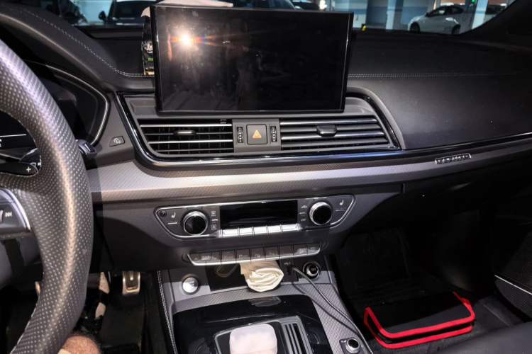 Used Audi Q5L 2024 45 TFSI Luxury Dynamic Model Audio And AC Panel